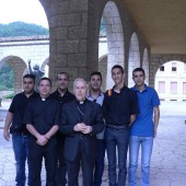 06. L'Arcivescovo di Oristano Ignazio Sanna con alcuni seminaristi