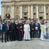 foto gruppo con papa